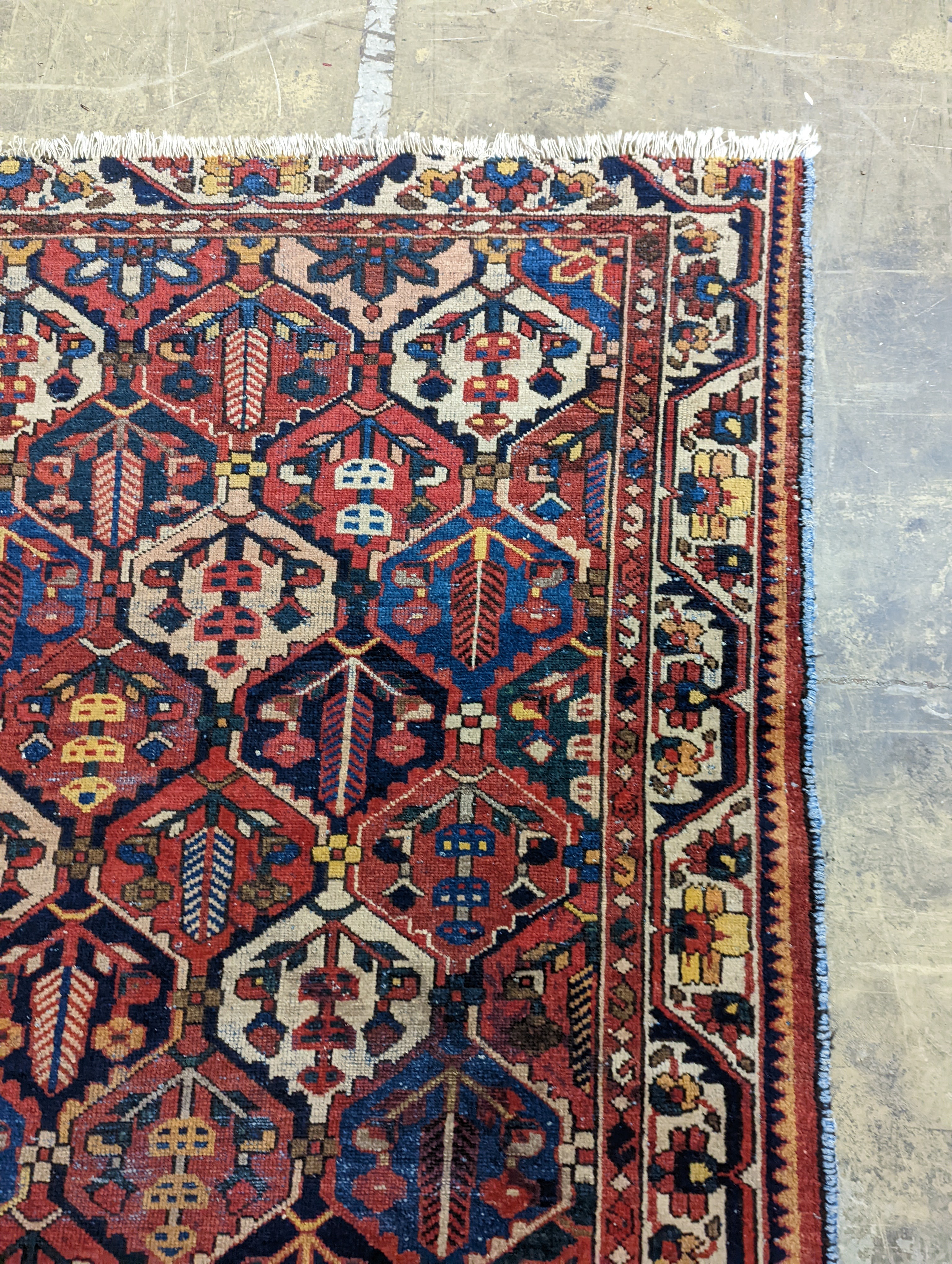 A Hamadan polychrome rug, 190 x 136cm